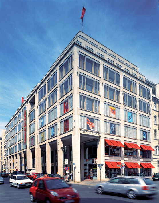Dussmann das KulturKaufhaus in Berlin-Mitte ist das renommierteste Medienkaufhaus in Deutschland.