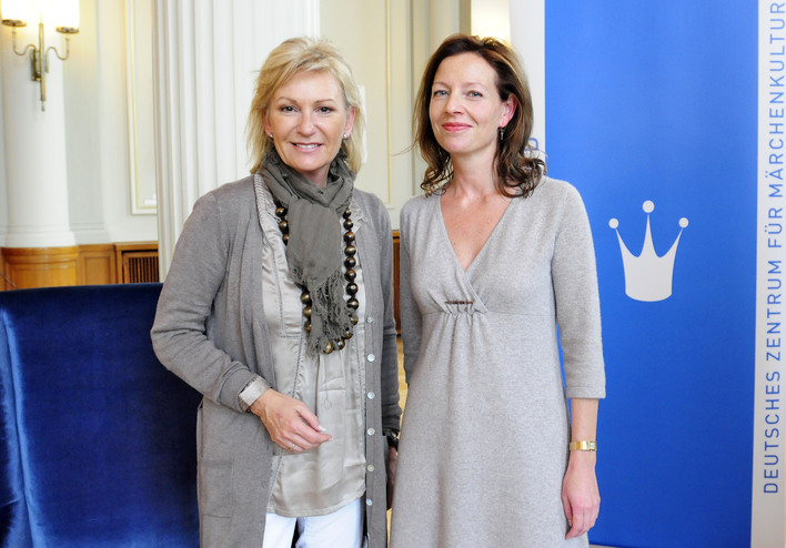 Sabine Christiansen (links) mit Märchenland-Chefin Silke Fischer.