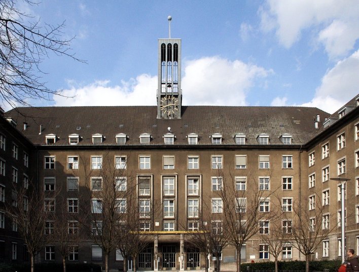 Frontansicht vom Rathaus Tiergarten