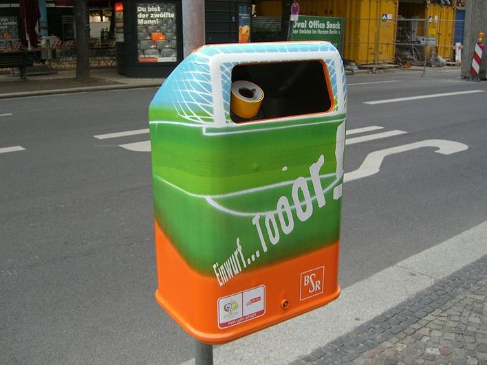Mülleimer der BSR zur WM 2006