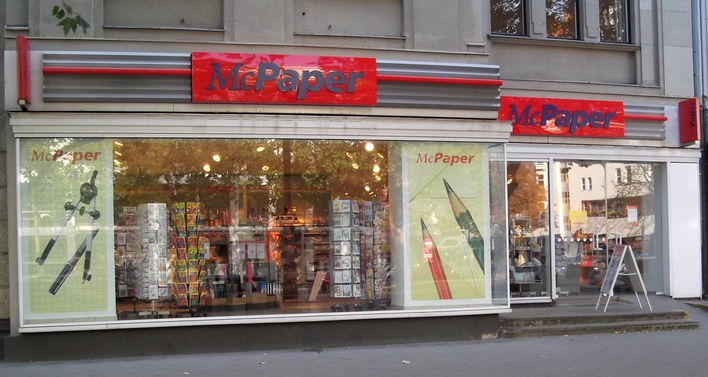 McPaper auf dem Kurfürstendamm